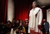 Andrea Bocelli interpretó villancicos con un coro de niños vestidos como la época victoriana